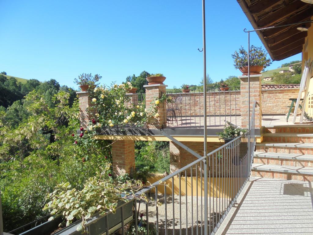 Agriturismo La Terrazza Sul Bosco Villa Barolo Kültér fotó