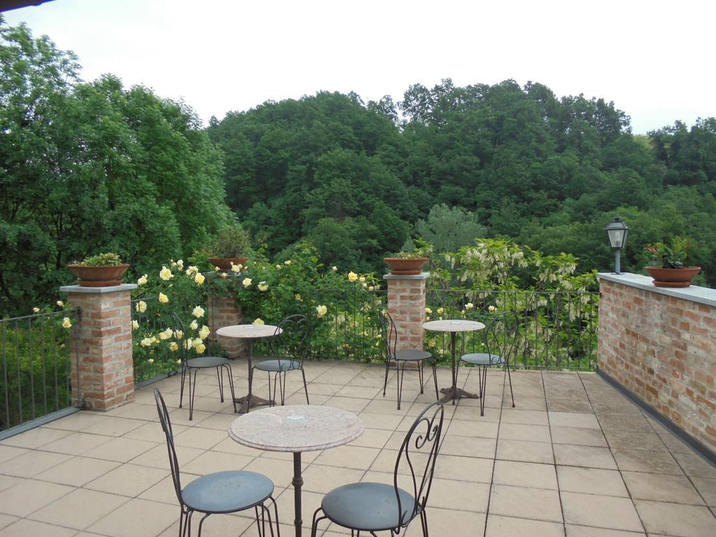 Agriturismo La Terrazza Sul Bosco Villa Barolo Kültér fotó