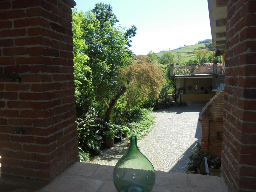 Agriturismo La Terrazza Sul Bosco Villa Barolo Kültér fotó