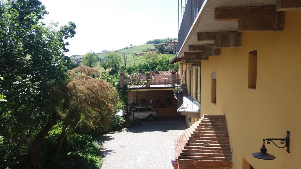 Agriturismo La Terrazza Sul Bosco Villa Barolo Kültér fotó